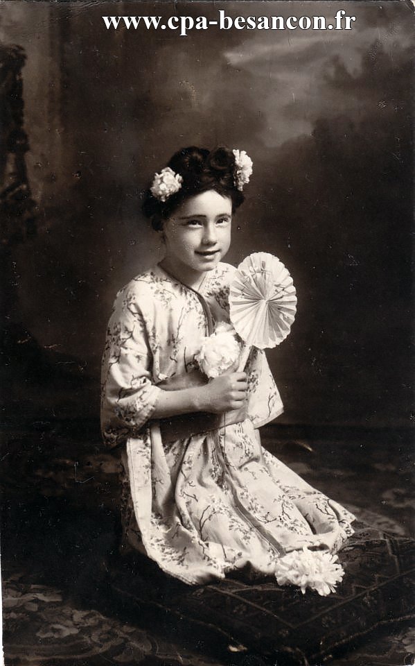 BESANÇON - Portrait de jeune fille